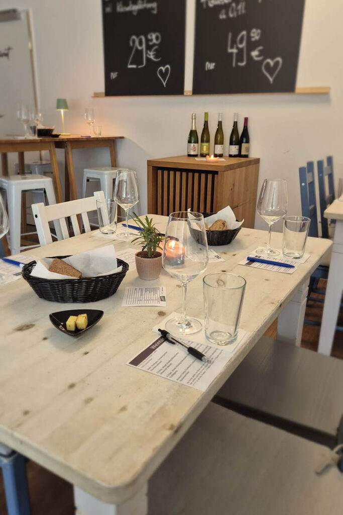 Tisch im Ladenlokal Köln-Nippes